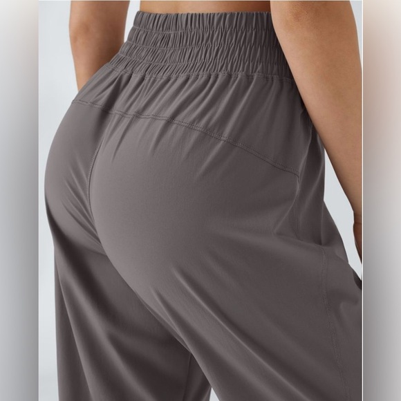 Halara High Waistband Hiking Joggers
NWT - Picture 5 of 6